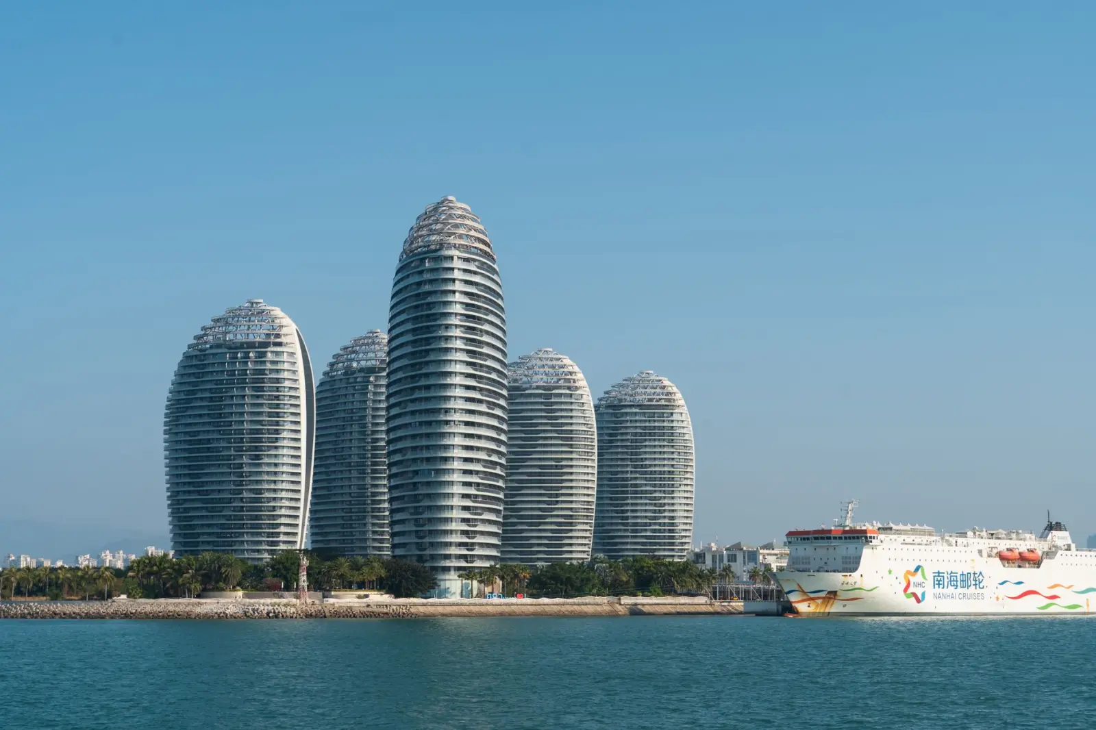 重庆充电桩产品中心：交流桩与直流桩选型配置技术解析