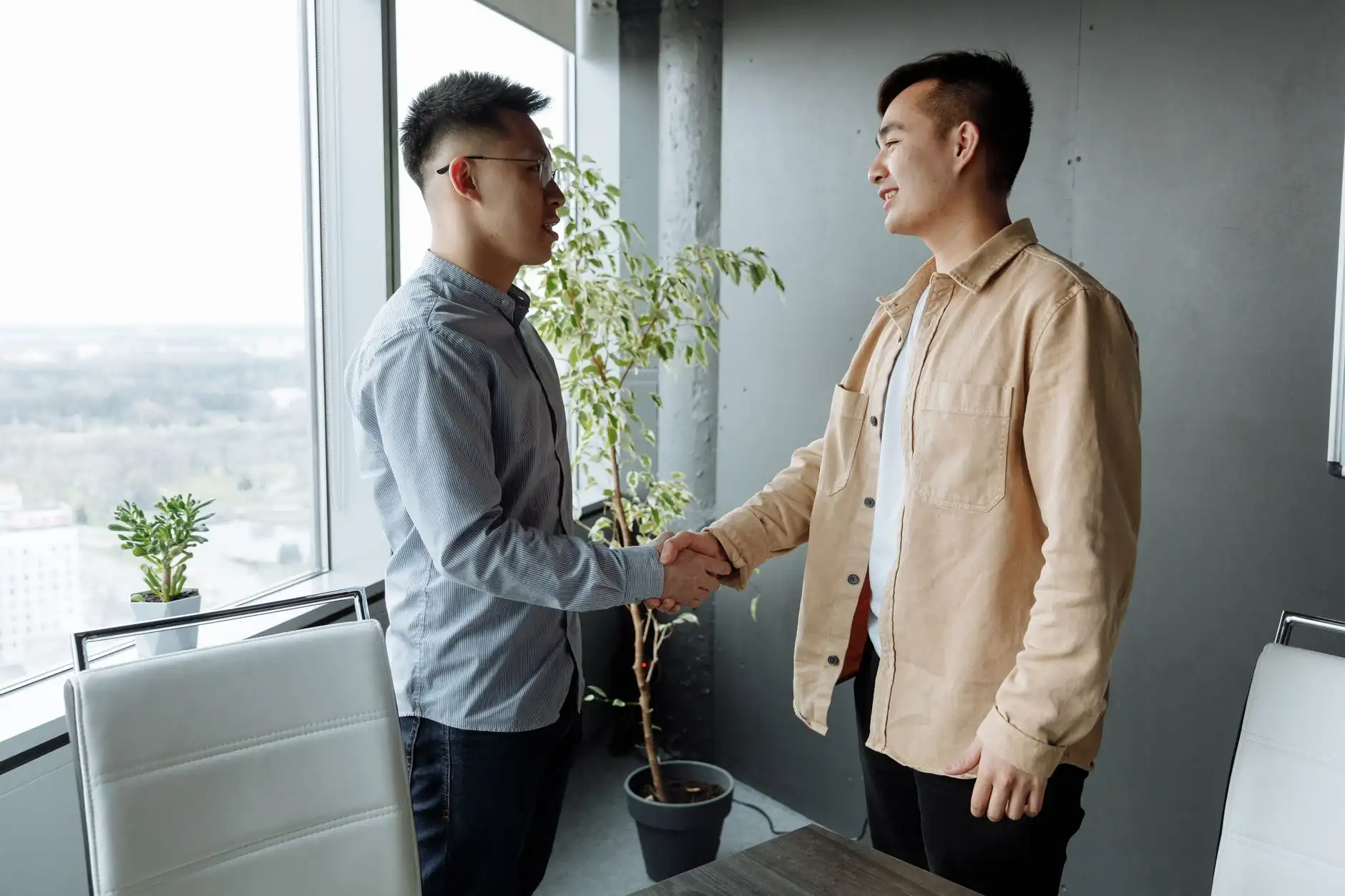 重庆充电桩产品选型指南：交流桩与直流桩的技术特点及适用场景解析
