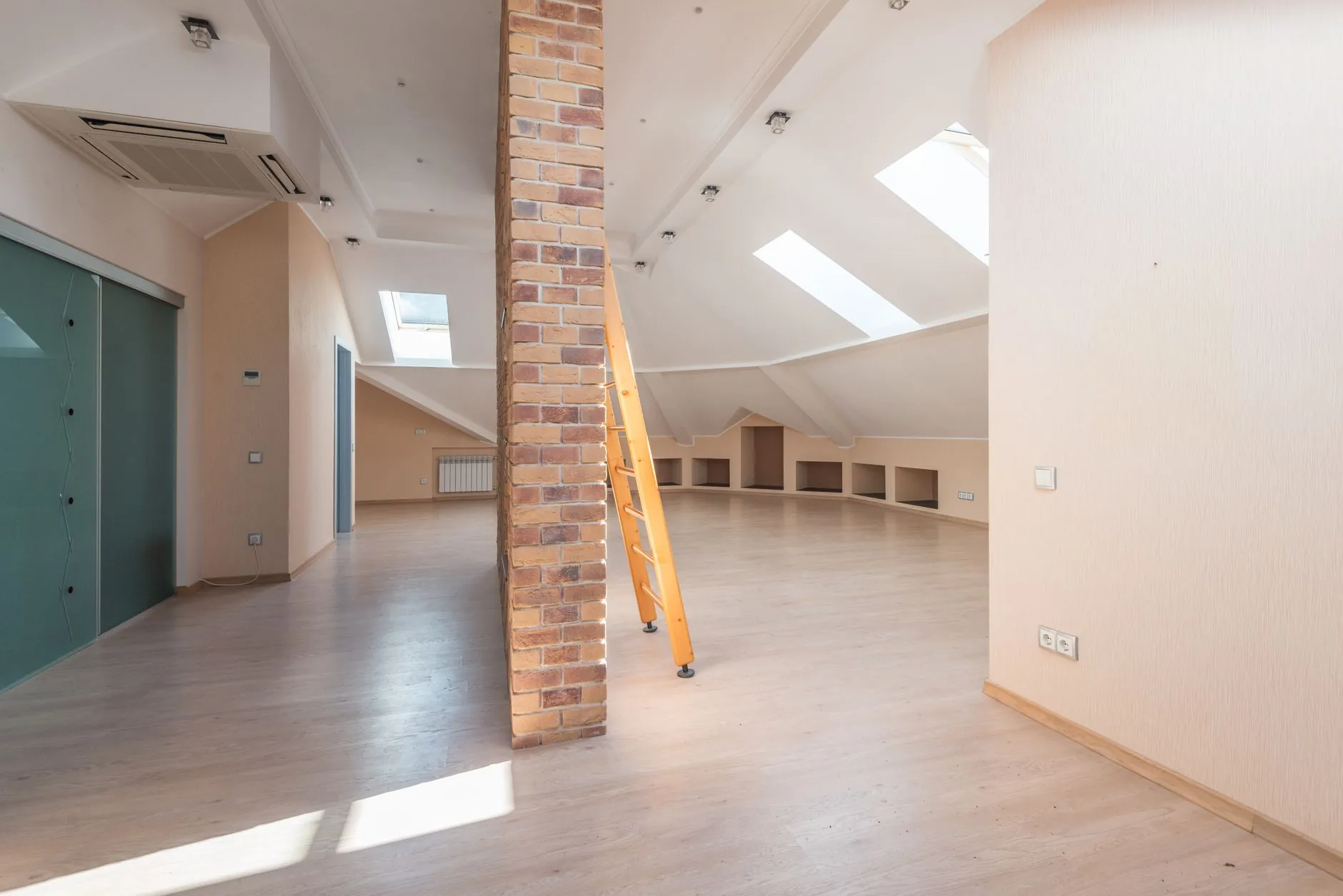 重庆充电桩市场现状与西南地区新能源基础设施发展趋势