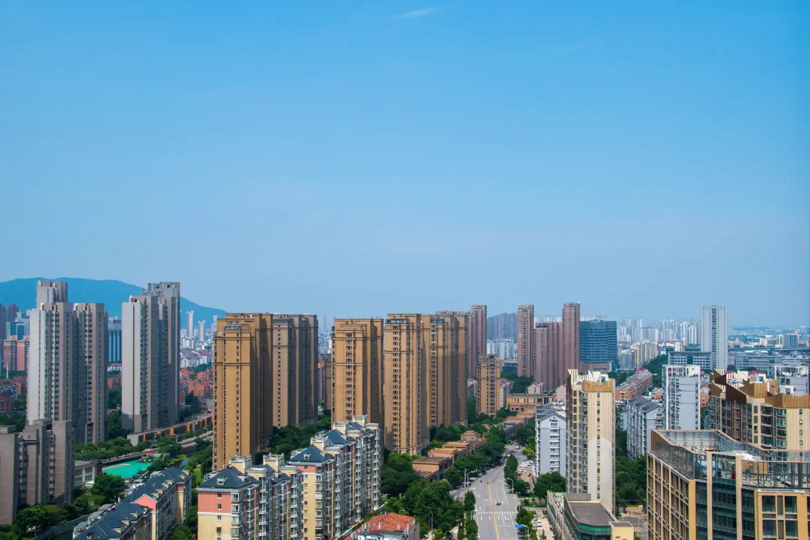直流桩与交流桩技术对比：适用场景与选型指南