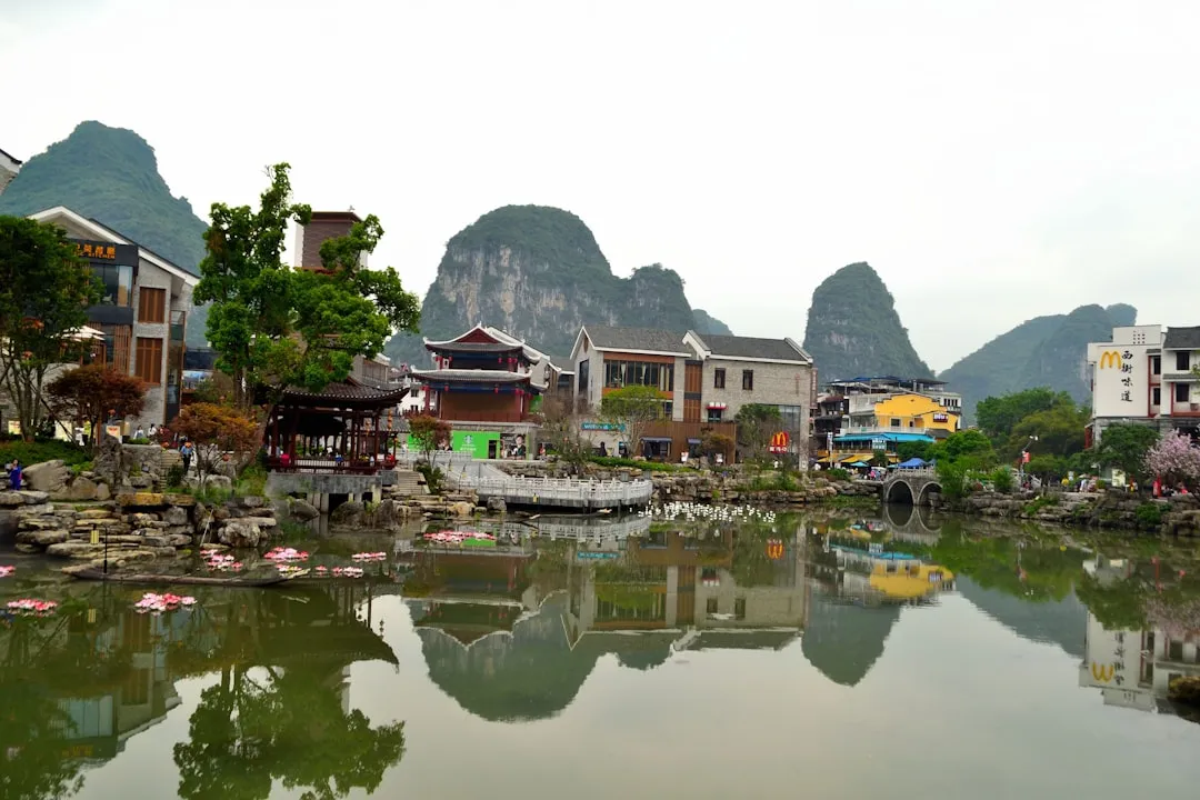 重庆充电桩选型指南：交流桩与直流桩的技术特点及适用场景解析